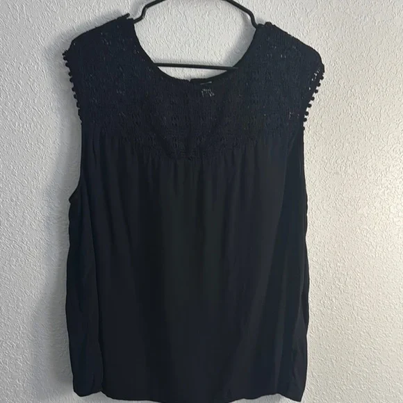 ❗️SOLD❗️Old Navy Black Lace Detail Blouse - Picture 1 of 4